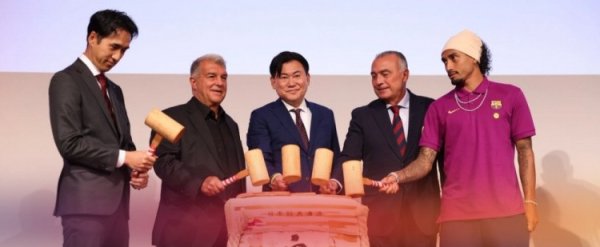 巴萨抵达神户参加欢迎晚宴, 乐天创始人、日本及上海球迷会参会